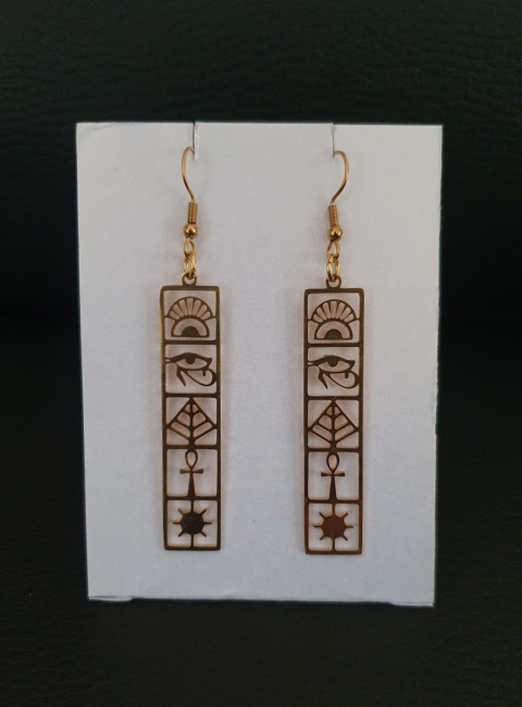Long gold earrings referring to ancient egypt